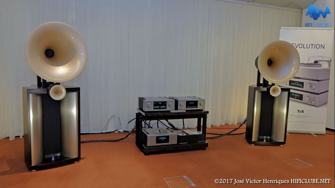 Avantgarde Duo Mezzo, Integrado T+A PA3100HV Power Supply, T+A PS3000HV Leitor SACD/Media Player, T+A MP3100HV, Cabos Synergistic Research Galileo