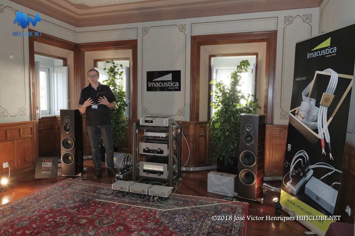 Imacústica: e como em equipa que ganha não se mexe, Dennis Bonotto apresentou os cabos Nordost, com colunas Sonus faber re amplificação Audio Research.