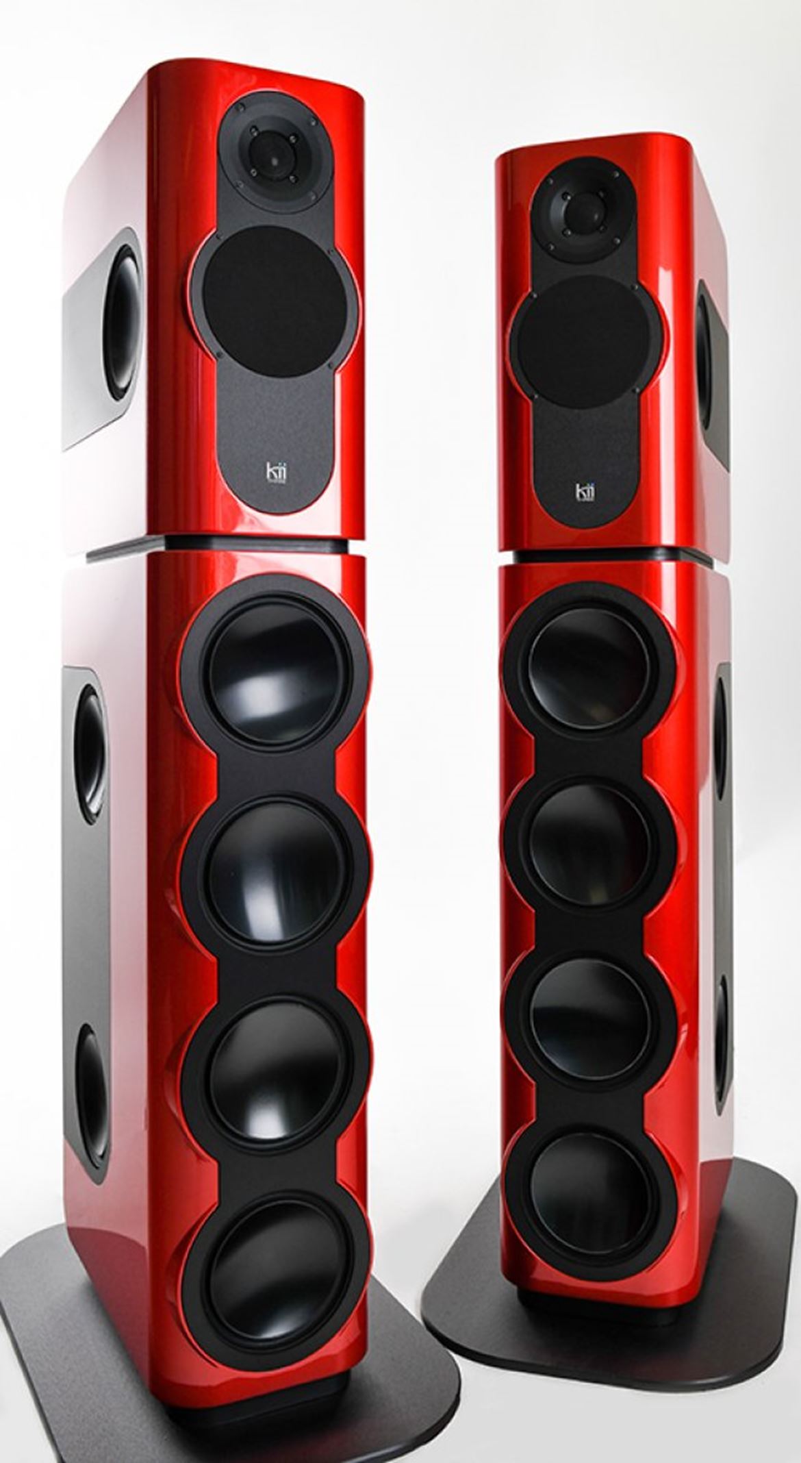 Upgrade your Kii THREEs Kii THREE BXT The BXT is an extension module which turns the Kii THREE into a veritable floor standing loudspeaker with 16 additional drivers and a total of 7000 Watts. Kii THREE BXT System: Floor standing DSP controlled High-End playback system. Consisting of: 2 x Kii THREE speakers in high gloss white, graphite matt metallic or any custom color of your choice 2 x BXT modules in the same or a contrasting color 1 x Kii Control offers volume control, input selection with touch switch operation, additional software menu, OLED display and is IR ready. Inputs: USB, SPDIF, TOSLINK, AES, ANALOGUE All necessary cables are included