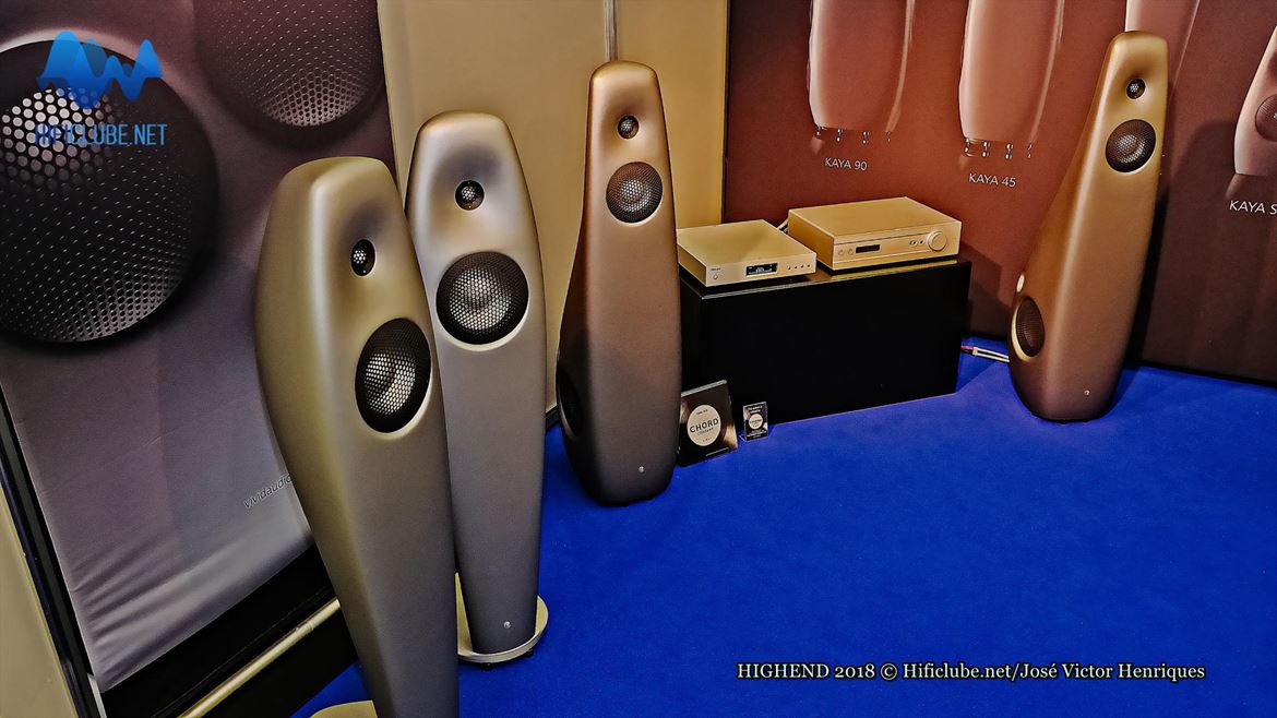 Vivid Audio Kaya 25, 45 e 90, com preços entre os 12 e os 35 mil euros, além do modelo de suporte S15 e a central C25, substituem a anterior linha ‘oval’, que para muitos lhes fazia lembrar a misteriosa personagem do filme ‘Screams’. Visualmente menos agressivas, mantêm as caracterísiticas sonoras da Vivid.