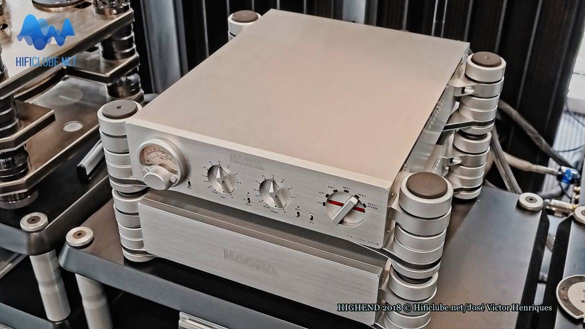 Nagra HD Preamp, muito provavelmente o mais belo exemplar da arte audiófila da Nagra. Claro que iremos regressar à companhia da Nagra nas ‘Audições’, mas fica para já o aviso. Aliás, só para visitar o museu da Nagra (fotos já publicadas nas galerias fotográficas) valeu a pena visitar a sala da Nagra (fotos em baixo)