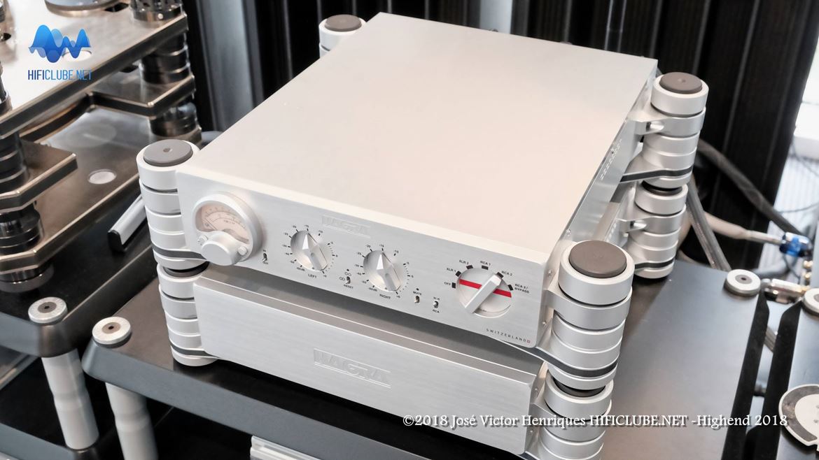 Nagra HD Preamp, muito provavelmente o mais belo exemplar da arte audiófila da Nagra. Claro que iremos regressar à companhia da Nagra nas ‘Audições’, mas fica para já o aviso. Aliás, só para visitar o museu da Nagra (ver slideshow acima) valeu a pena visitar a sala da Nagra