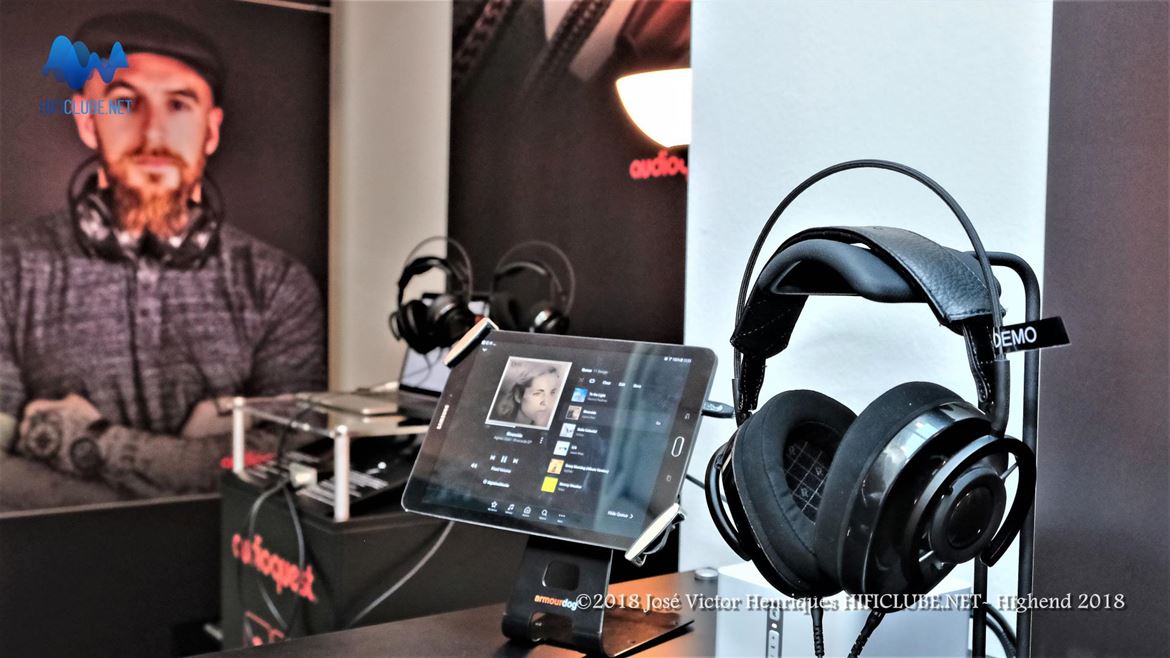A Audioquest disponibilizou para audição toda a sua colecção de auscultadores, incluindo este NightOwl Carbon.