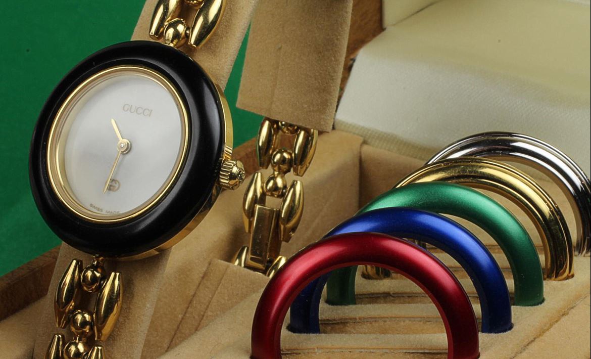 Vintage Gucci Bezel Watch, com anéis decorativos.