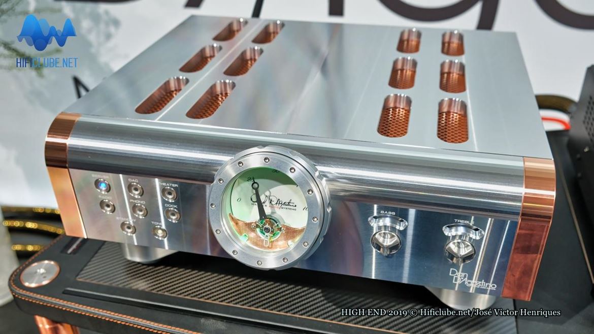 Dan D'Agostino MOmentum Preamplifier HD.jpg