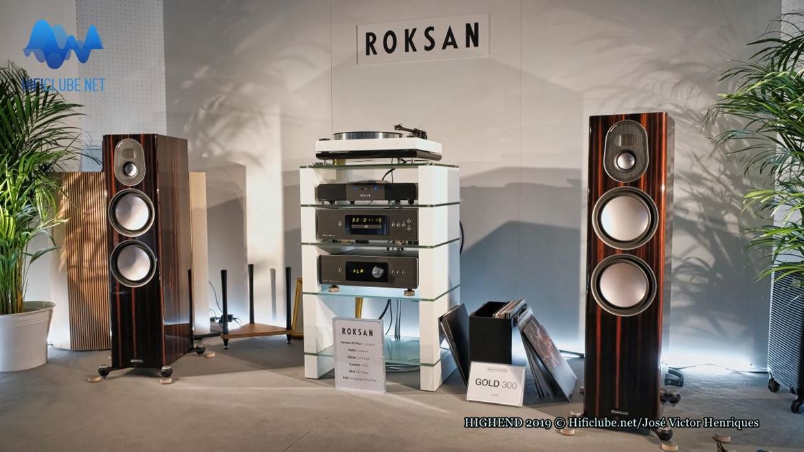 A nova série Black da Roksan e as Monitor Audio Gold 300. Grande som. Voltaremos ao assunto, claro...
