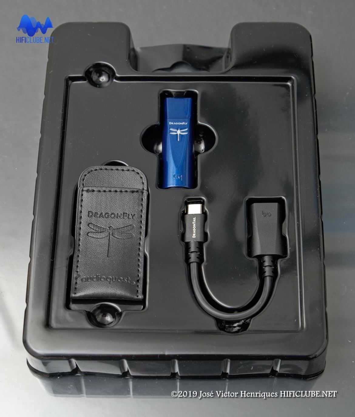 Conteúdo da embalagem: Cobalt DAC, bolsa e adaptador USB C