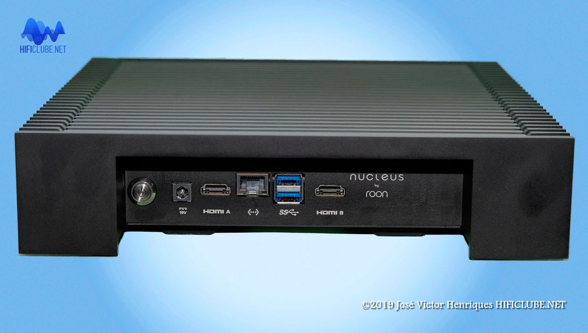 Painel traseiro do Nucleus: HDMI, USB e Ethernet