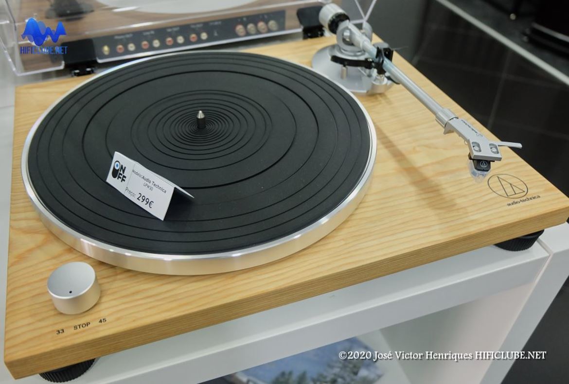 Gira-discos AudioTechnica por 299 euros...