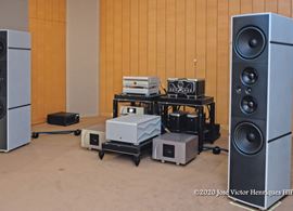 Ultimate- Sala 1 - room front sideways.jpg