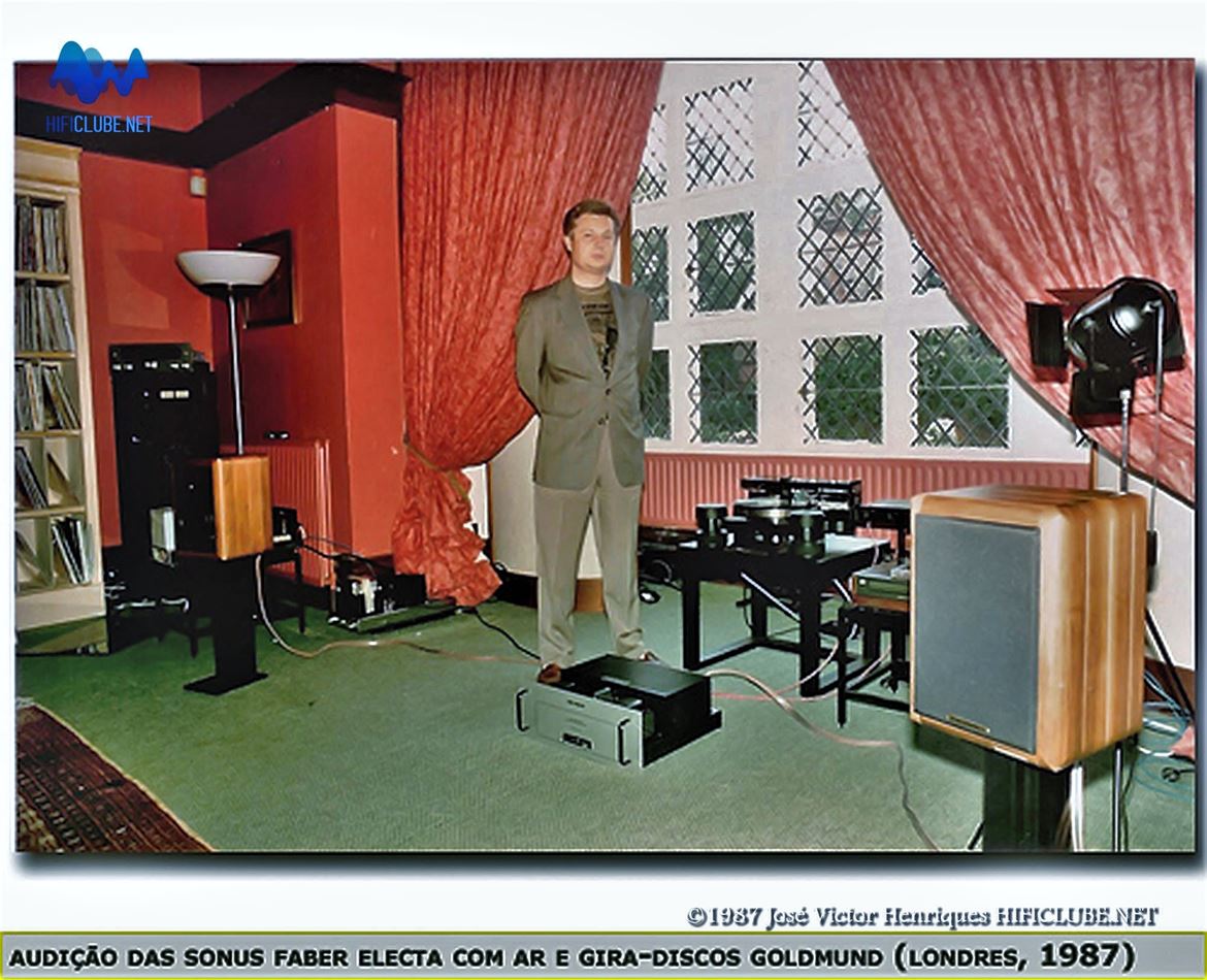 Ricardo Franassovici, na sua casa em Wimbledon, Londres (1987).jpg