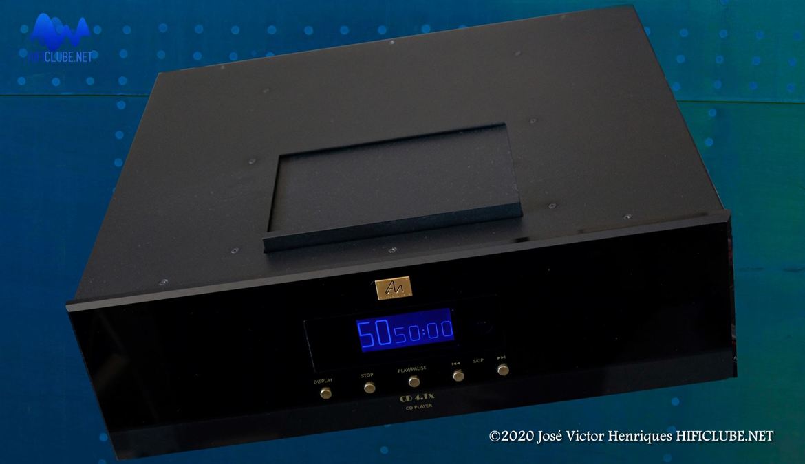 Audio Note CD4-1x - metal background.jpg