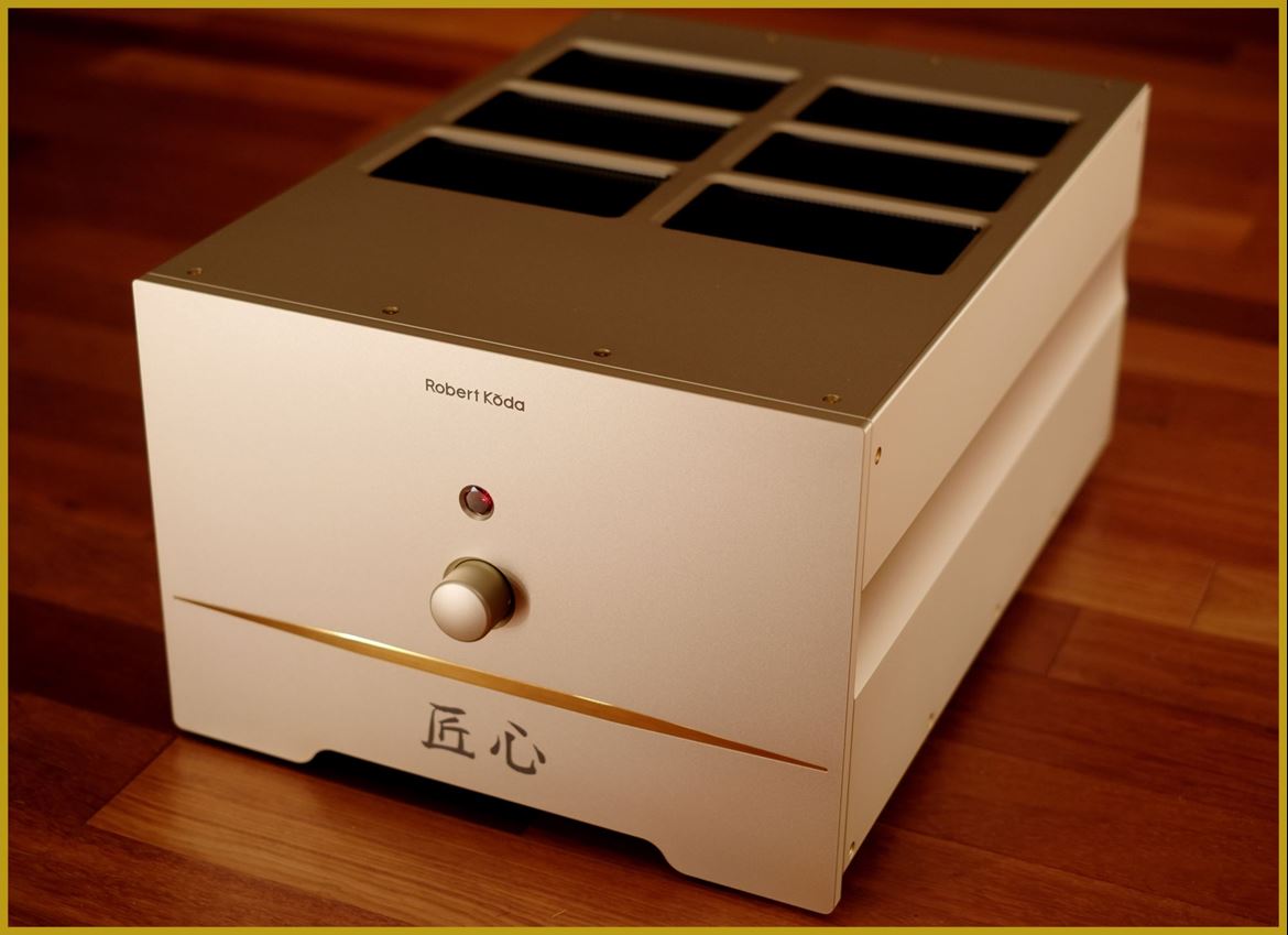 Robert Koda Takumi K-160 monoblock amplifier (transístores)