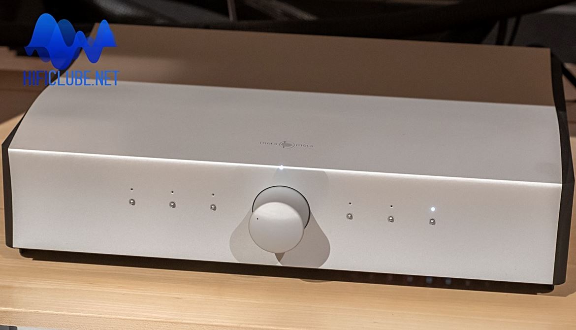 Mola Mola Makua preamplifier with Phone stage and DAC