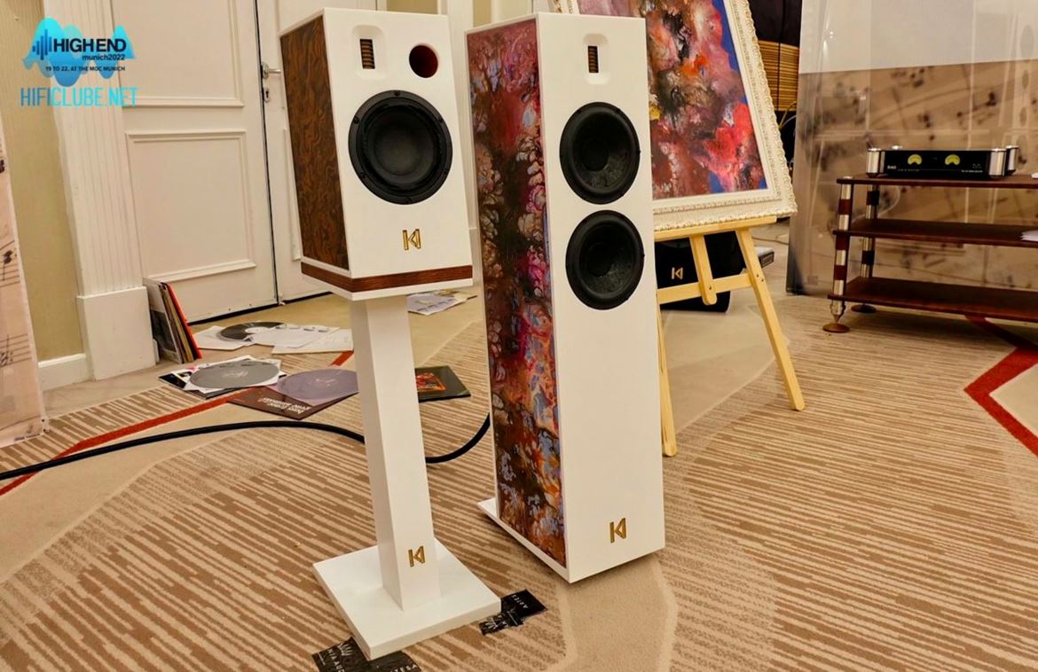 Kroma loudspeakers decorated by Vacas.