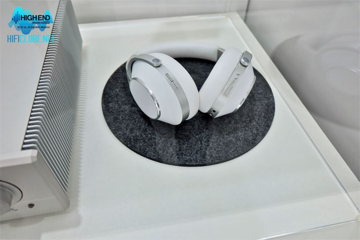 T+A Solitaire T dynamic headphones