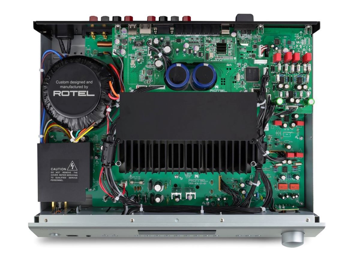 Simple an neat topology, good construction, custom components (toroidals are made in house). Digital stage could have its own PSU for better performance.