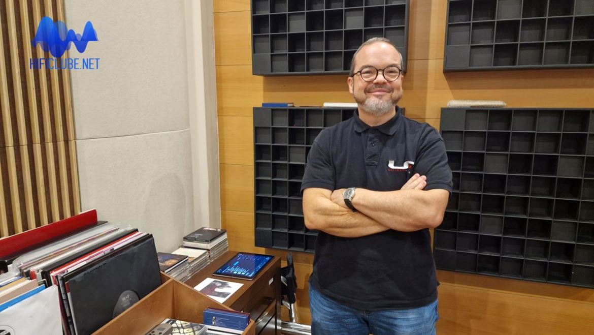 Jorge 'Maître' Gaspar has been a master audiophile disk jockey for many years.