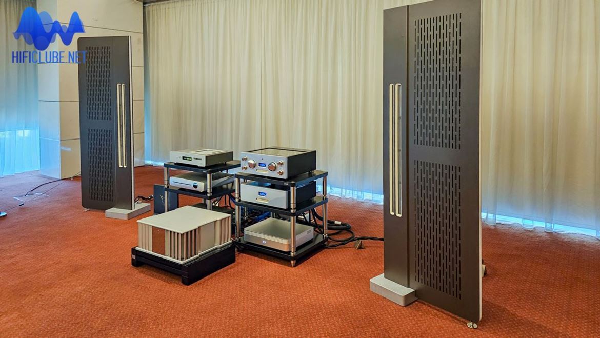 Ultimate Sessions 23_Sala Diptyque_Burmester right side.jpg