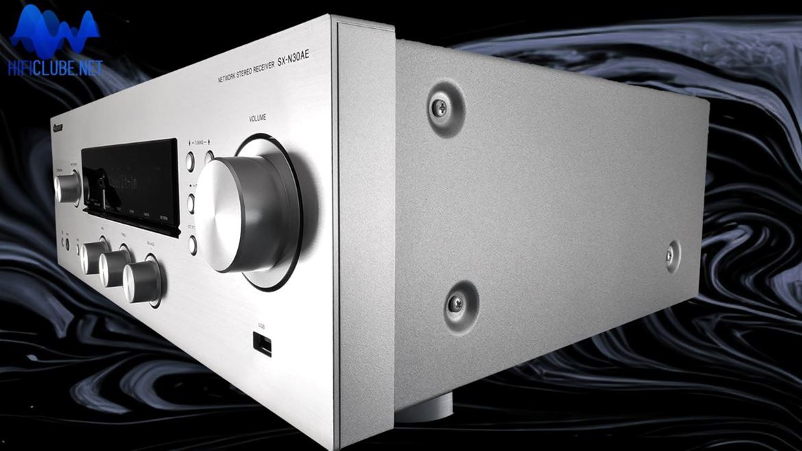O SX-30NAE  is compatible with WAV and FLAC, up to 24 bits/192 kHz and DSD up to DSD128