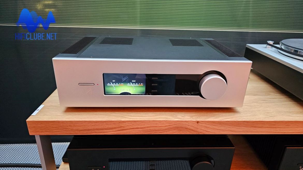 Quad Platina stereo amplifier.