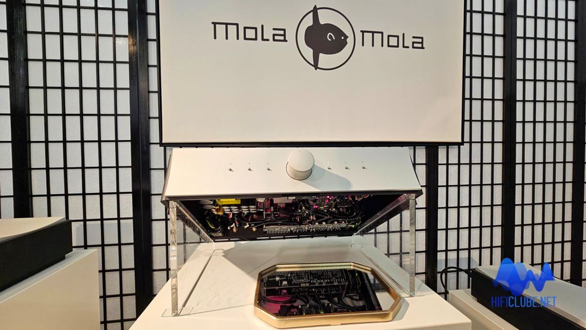 Mola Mola Lupe, um prévio de phono com carga controlada por App.