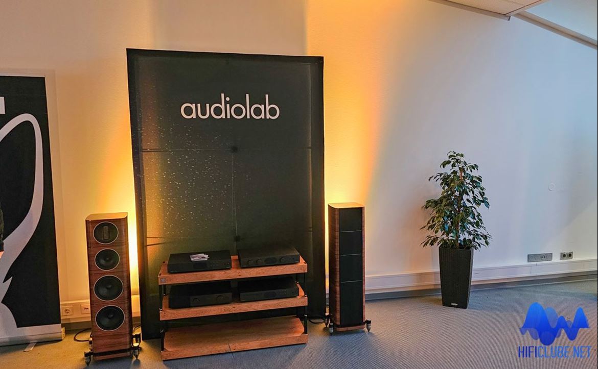 Audiolab Series 7000 e 9000 com colunas Quad Revela