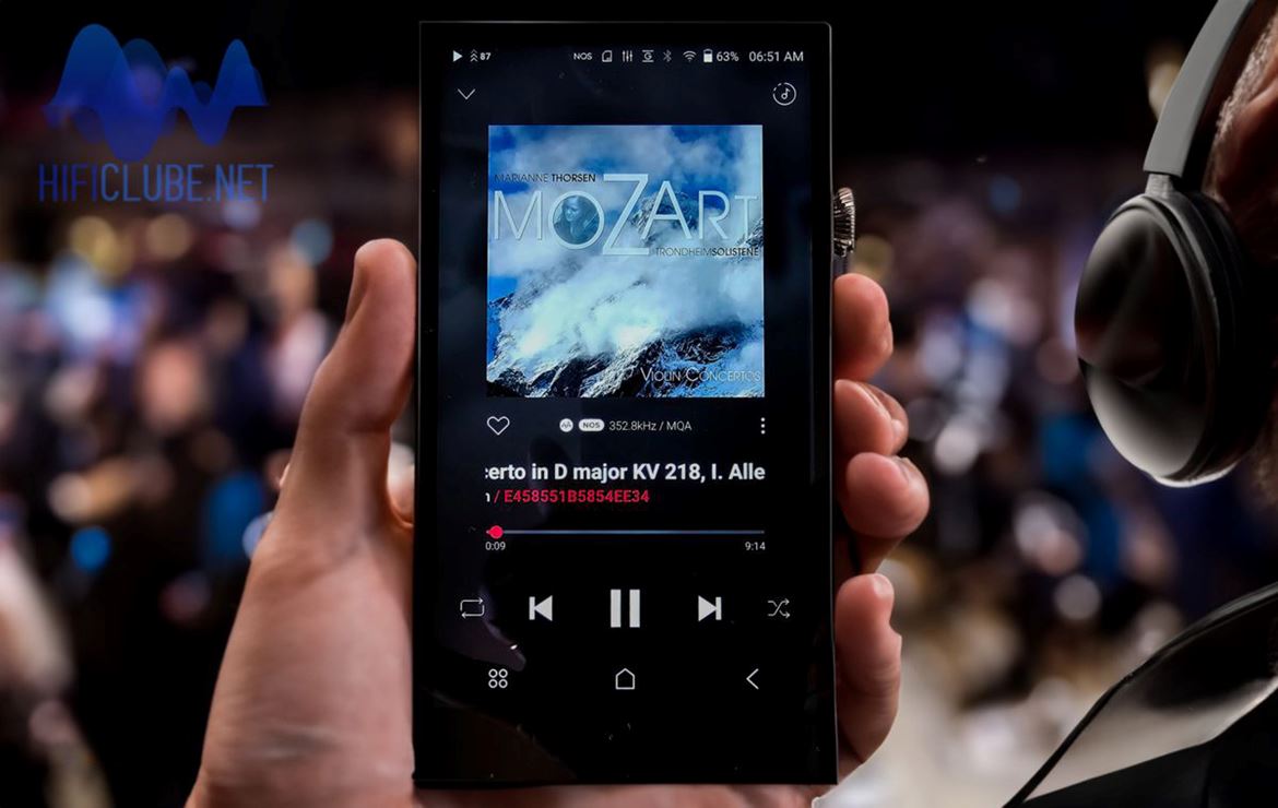 Astell&Kern SE300: high quality sound in the palm of your hand.
