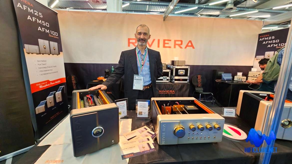 Luca Chiomenti, no stand da Riviera Labs, Highend 2023, Munique.