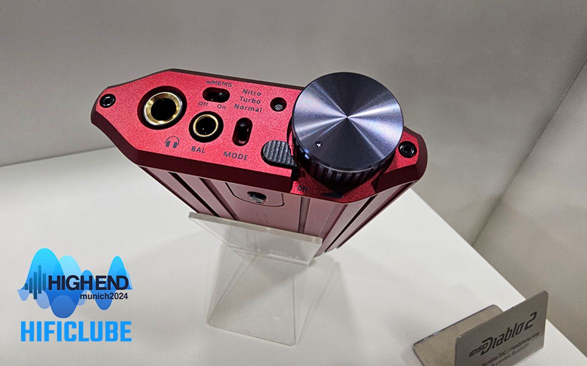 O Diablo 2 (vestido de fogo do inferno) é a versão melhorada do DAC portátil Diablo. É  também um amplificador de auscultadores poderoso (5,180 mW). Alimenta desde os sensíveis IEMs (Normal); aos auscultadores de média sensibilidade  (Turbo) e aos planarmagnéticos realmente difíceis (Nitro). Suporta Bluetooh 5.4 aptX Lossless. O coração é composto por um Dual Core Burr Brown chipset (PCM 768kHz e DSD512 e Full MQA)