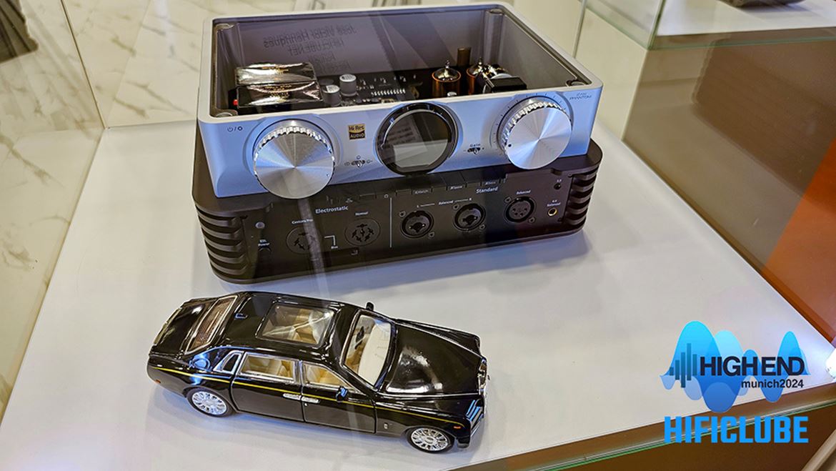 iFi iCAN Phantom (o nome foi inspirado no Rolls Royce Phantom, daí a miniatura. Os leitores já sabem tudo sobre este amplificador de auscultadores, o único capaz de alimentar auscultadores dinâmicos, planarmagnéticos e eletrostáticos (!), pois o Hificlube já publicou um teste (procurar em pesquisa).