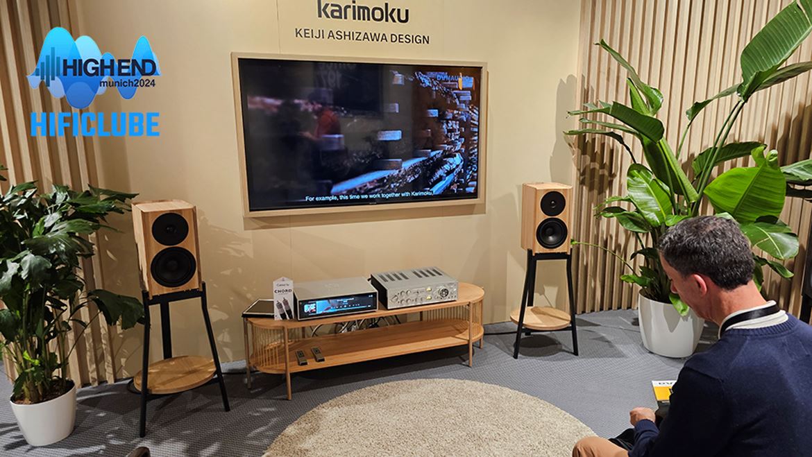 As Dynaudio Bookshelf são fruto de uma colaboração entre Dynaudio, Keiji Ashizawa Design de Tóquio e Karimoku, do Japão. É um desenho simplista do tipo DIY fabricado em carvalho japonês. Utiliza o famoso tweeter Esotar 3 e o médio-grave das Confidence 20, portanto a Dynaudio não poupou na tecnologia. É uma coluna rara de produção limitada, porque a madeira é produzida de forma sustentável, na região de Hokkaido.