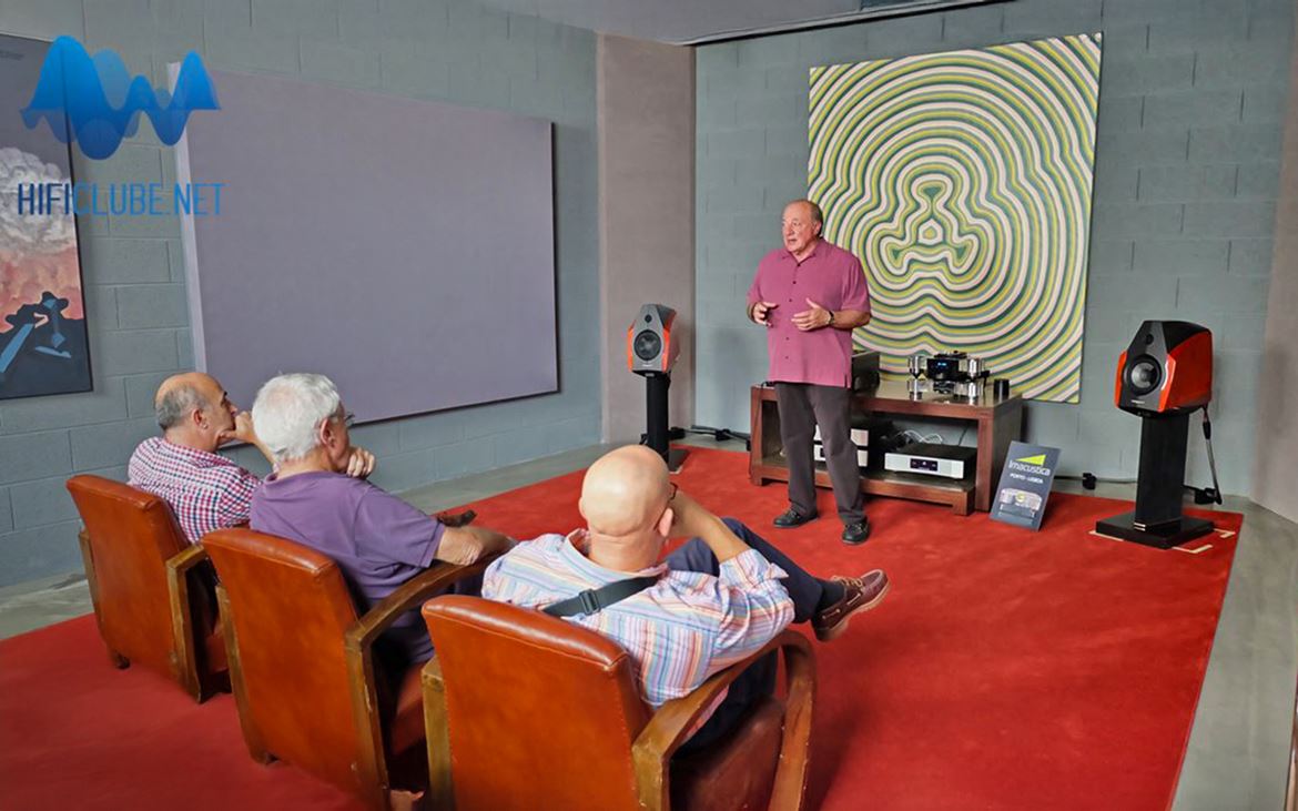 Dan D'Agostino presenting the Momentum Integrated to Portuguese audiophiles, in Lisbon (2014)