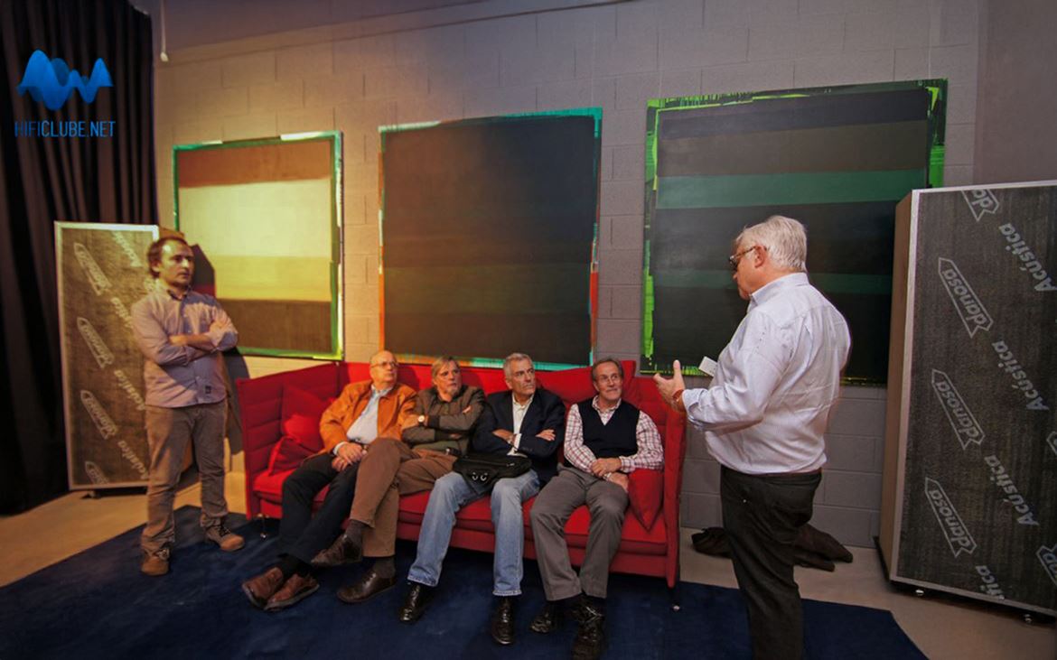 Ricardo Franassovici talking to a group of Portuguese audiophiles Imacustica - Lisbon (2017)