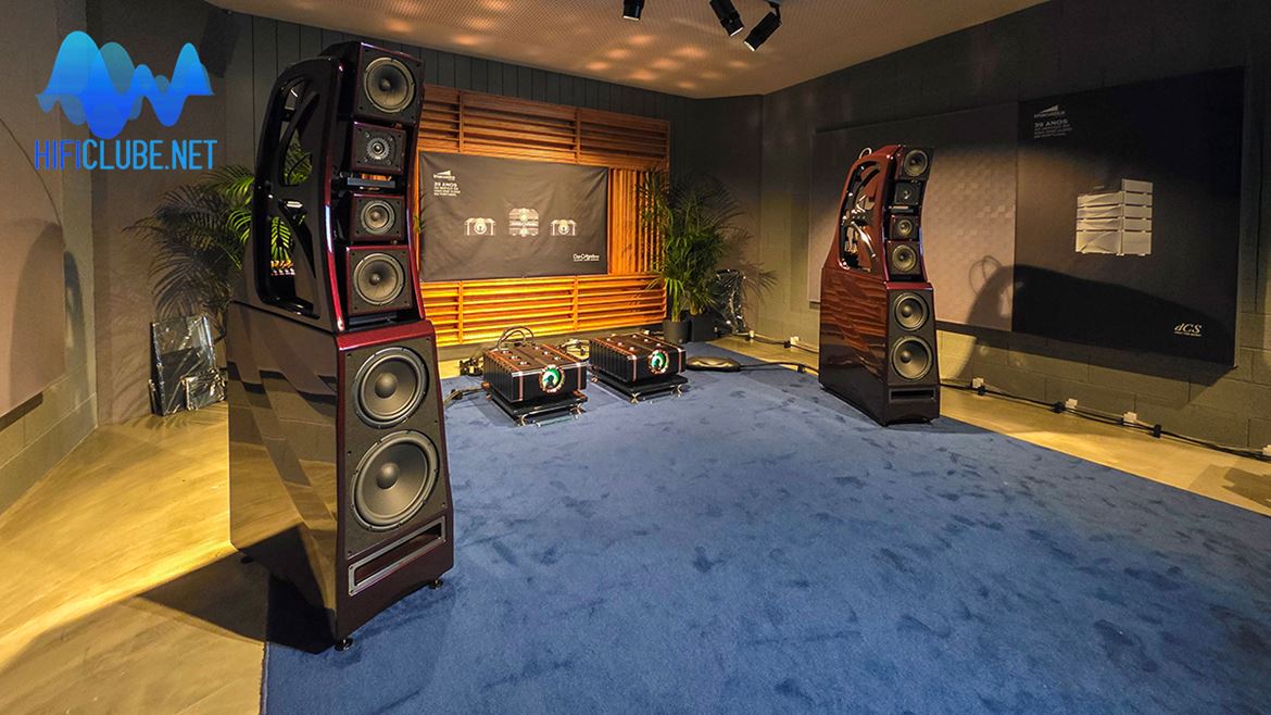 Wilson Audio XVX: cor Cranberry, ou cor de tinto Barca Velha.