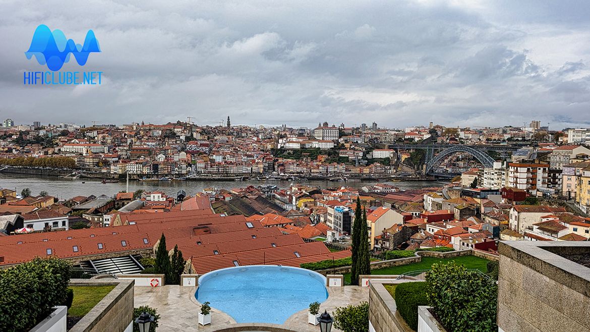 Vista panorâmica do Douro e da Invicta da esplanada do The Yeatman.