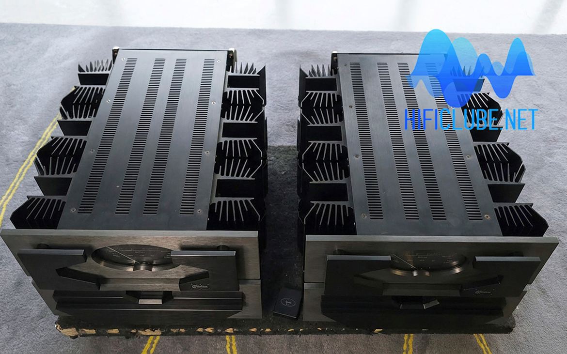 Krell KAS (Krell Audio Standard), monoblocos com alimentação independente. Um componente histórico e raro na obra de Dan D'Agostino. Reparem na evolução estética (e tecnológica) dos atuais modelos de Dan D'Agostino.