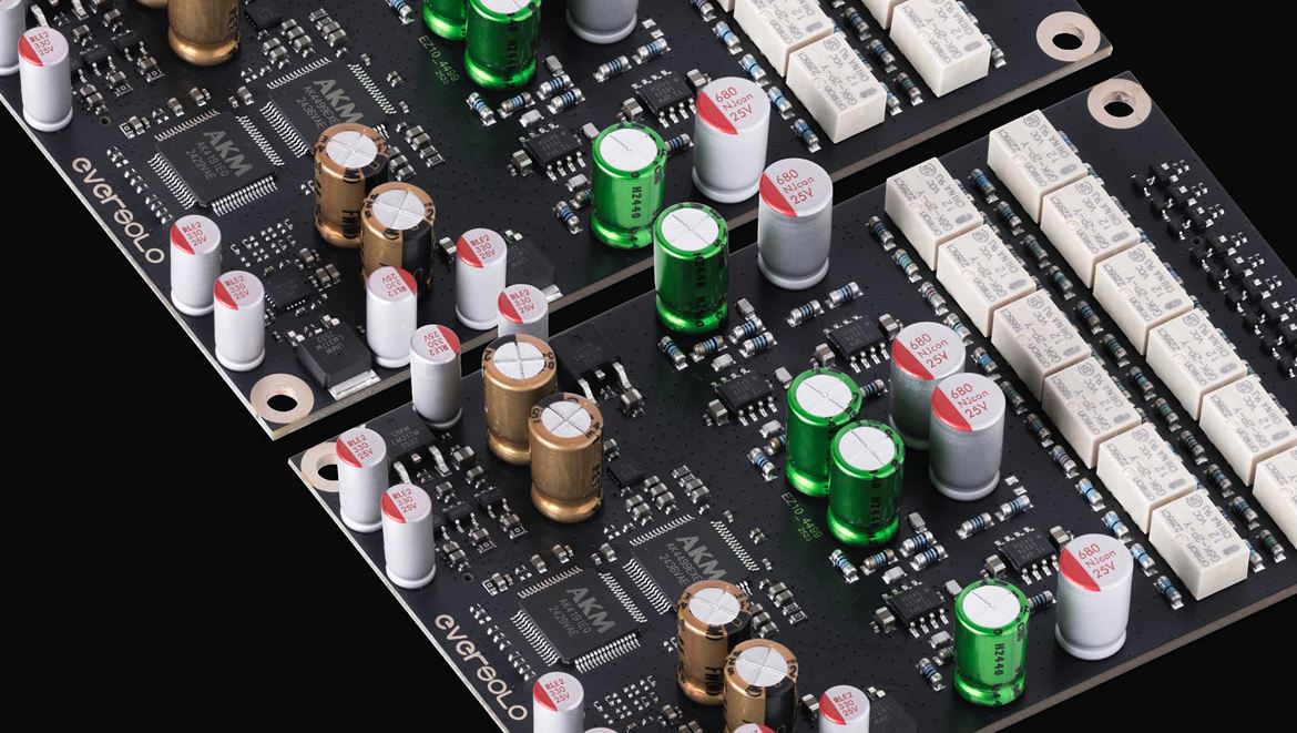 Circuito Duplo de modulador/conversor AKM por canal. (Foto cortesia Eversolo)