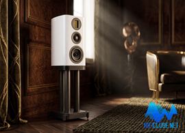 Wharfedale EVO 5.2 — A Bookshelf Speaker with Its Feet on the Floor