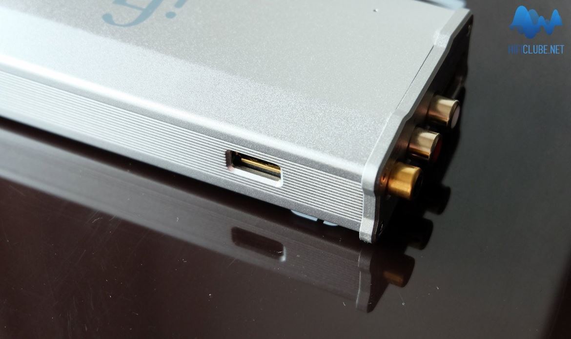 SmartPower® permite carregar via USB o seu smartphone até duas vezes com uma única carga (4800mAH)
