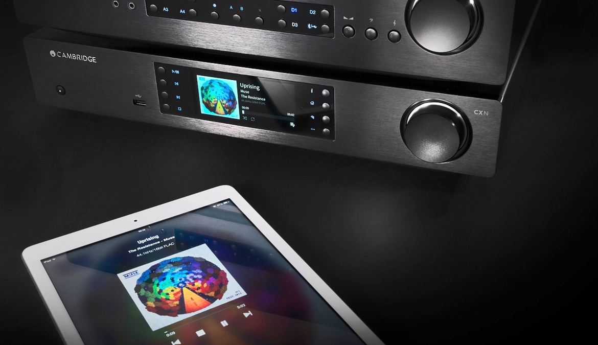 O leitor de rede CXN pode ser controlado com um iPad, e também reproduz a música do iPad via AirPlay