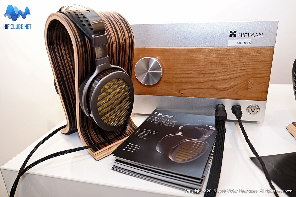 Hifiman Shangri-La electrostatic headphones com amplificador a válvulas dedicado: 30 mil euros de música para os seus ouvidos...
