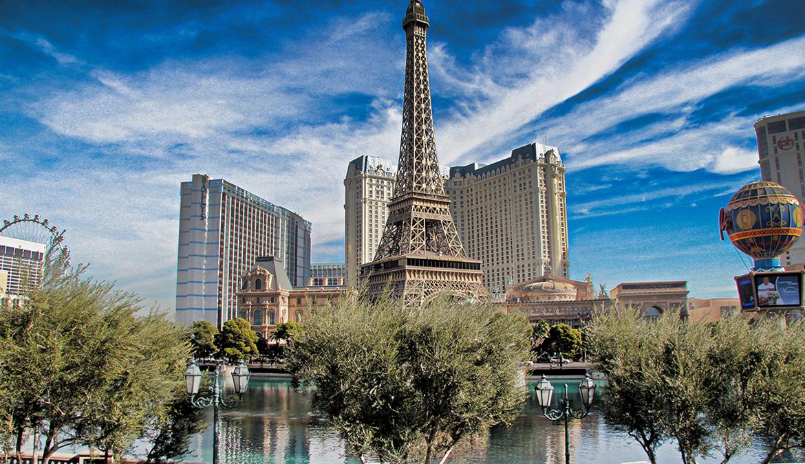Paris - Las Vegas. Neste momento talvez seja mais seguro visitar a cópia que o original...