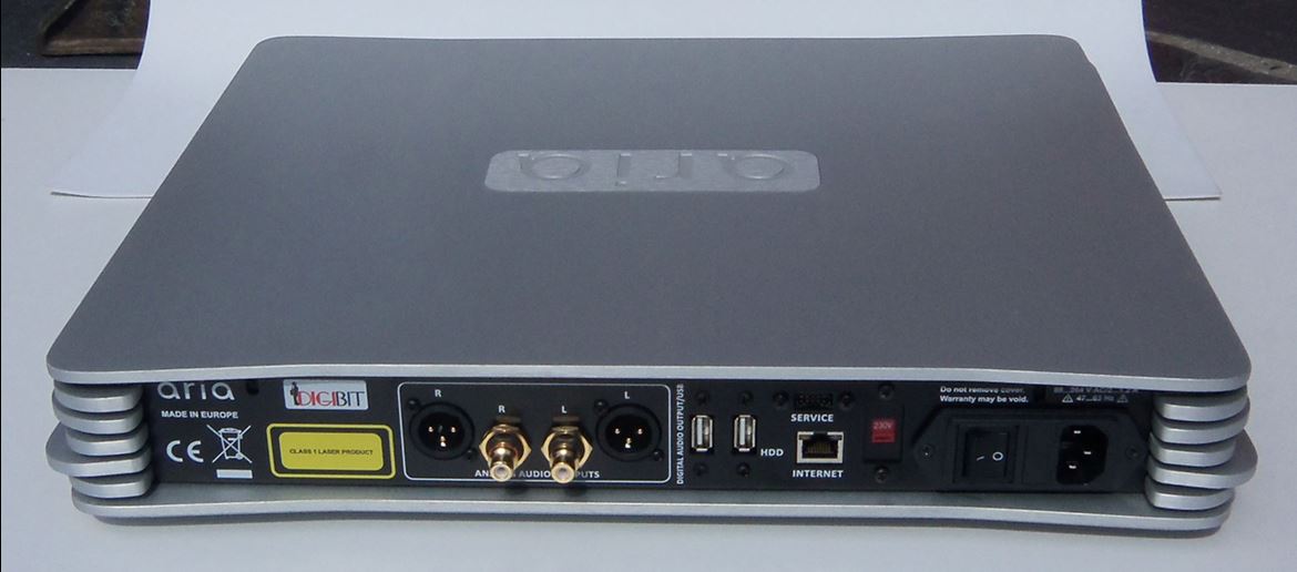 Aria, server com mostrador, DAC e PSU linear (painel traseiro)