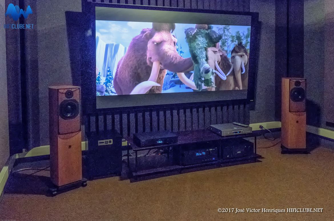 Sala de Cinema-em-casa no piso inferior