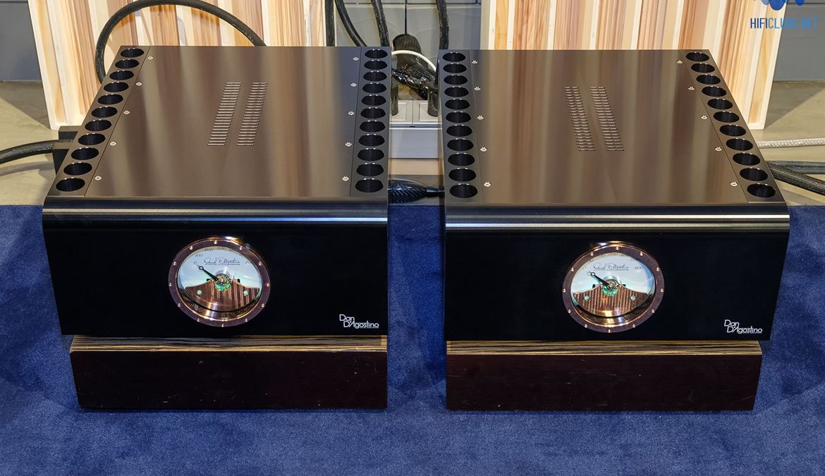 Dan D'Agostino Progression monoblok amplifiers (clique sobre as fotos para aumentar)