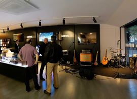 Foto panorâmica do showroom da Imacustica-LX