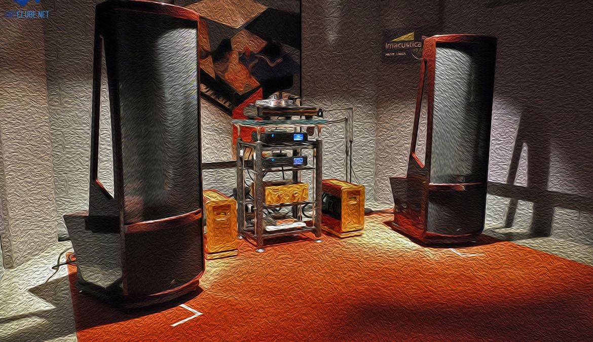 Martin Logan Neolith. Esta obra de arte 'pintada' por JVH no showroom de Lisboa, está agora no Porto. Se vai a Serralves passe antes pela Imacustica...