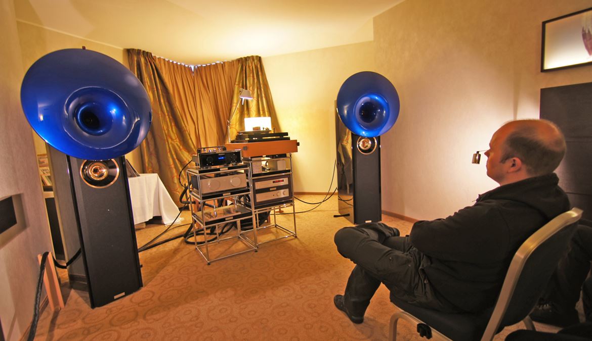 Hifideluxe, Hotel Marriott: audiófilo em adoração das Acapella Exposure