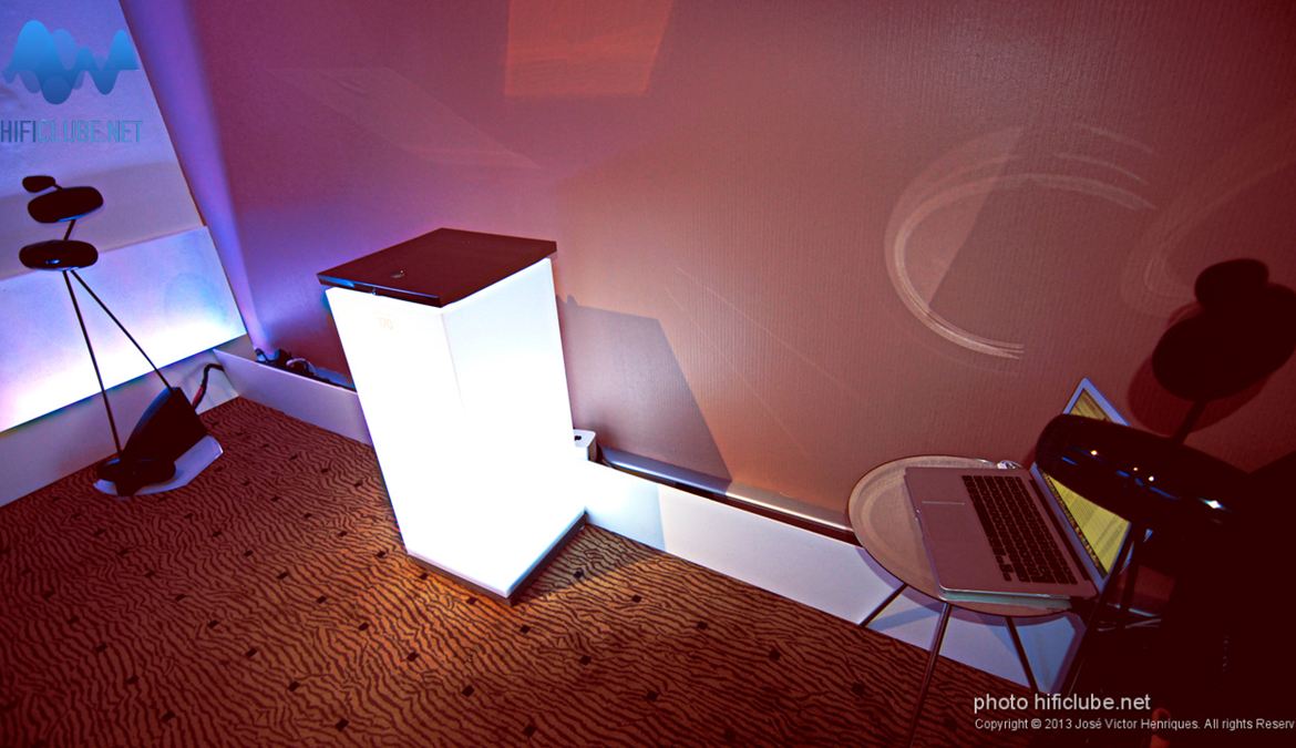 Sala da Devialet c/ colunas Leedh E2